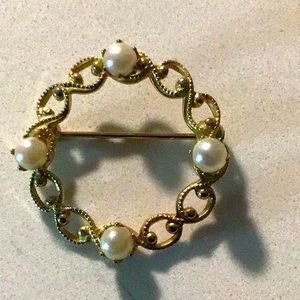 Vintage Gold Pearl Brooch Pin